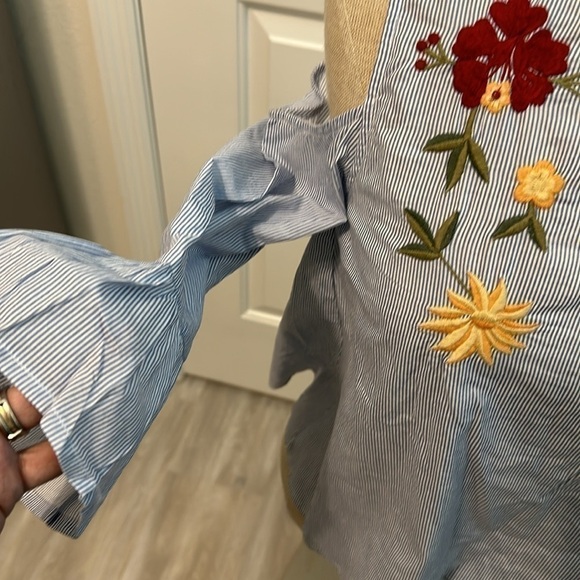 WORLD TOGETHER EMBROIDERED COLD SHOULDER TOP SZ S EVERYDAY SPRING SUMMER - Picture 5 of 9